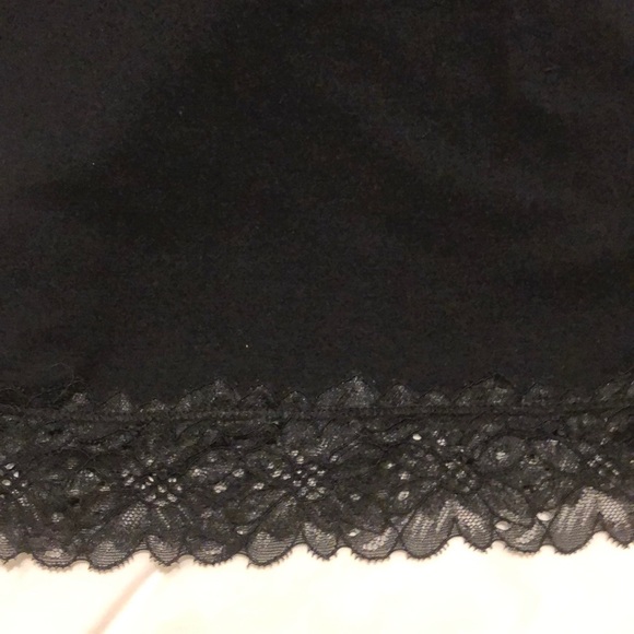 🎃4/20🎃 v neck Woman’s tank black with lace. - Picture 6 of 7